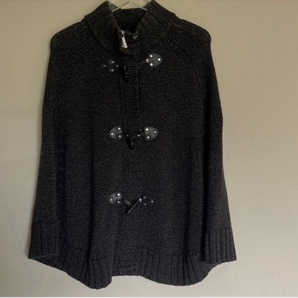 Michael Kors Sweater cape with toggles s L